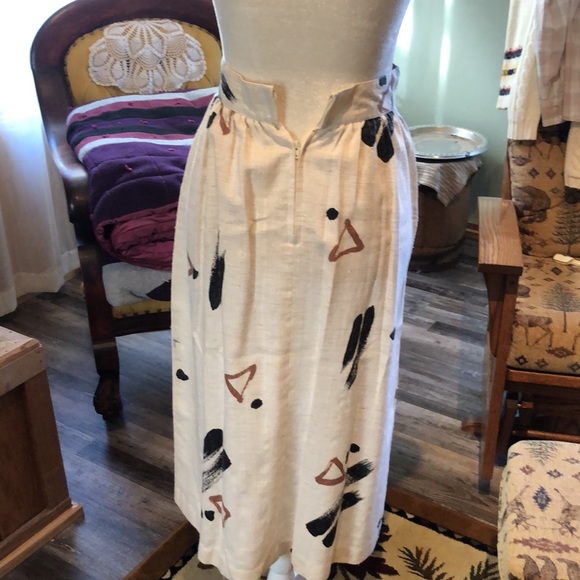 Beautiful Vintage Linen Skirt - Picture 5 of 9